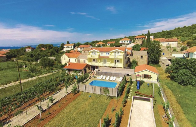 5 bedroom pet friendly home in Banj