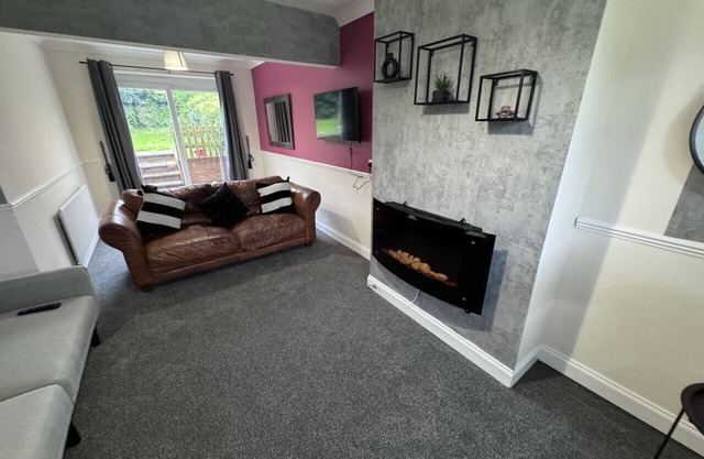 5-Bedroom Spacious Modern Home | Sleeps 14