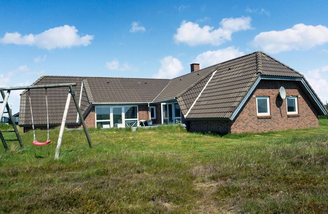 5 bedroom stunning home in Hvide Sande