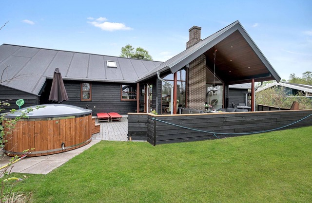 5 bedroom stunning home in Grenaa