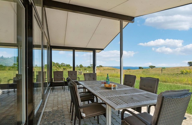 5 bedroom stunning home in Knebel