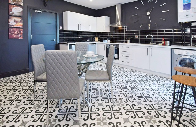 5 Bedroom Townhouse @ Henry Street Crewe