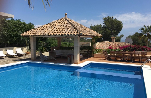5-bedroom villa, with fabulous private pool, situated close to Puerto Portals
