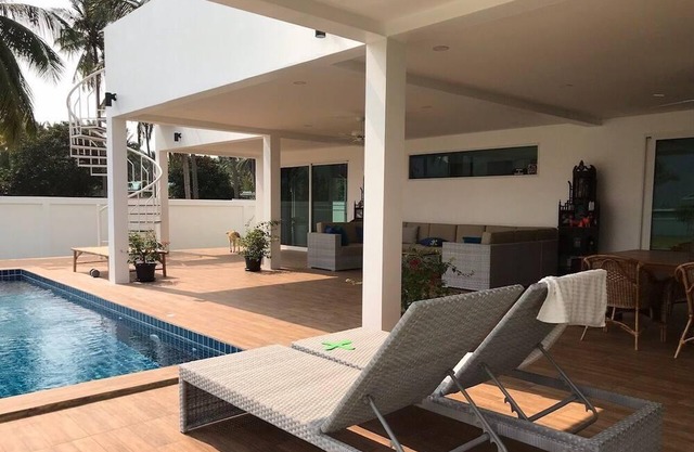 5 bedroom villa engulfed by peaks and beaches in a non spoiled part of Thailand