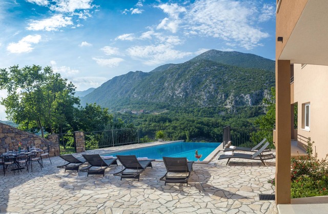 ☀️5-bedroom villa, heated salt water pool, sauna, whirpool, close to the sea.