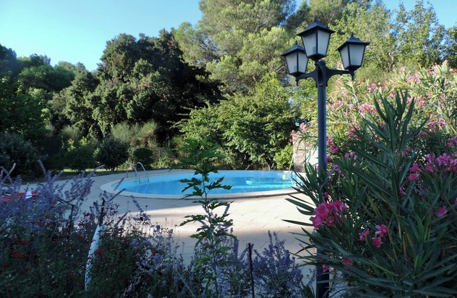 5-bedroom villa in the Massif d'Uchaux - private pool and large garden