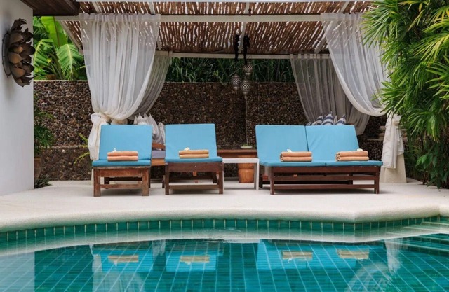 5-bedroom villa with private pool, sun deck, sala, and stunning ocean views