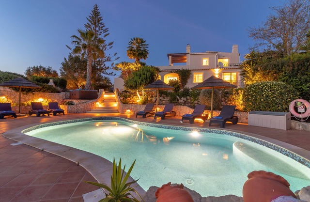 5 Bedroom Villa With Pool, Hot Tub And Sea View. Walking Distance of Town