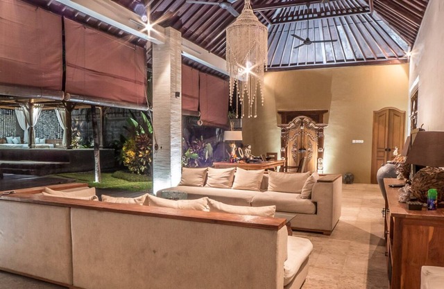 5 Bedroom Warm intimate family villa