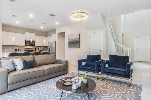 5 Bedrooms-4 Bathrooms Windsor Island 1860Sd