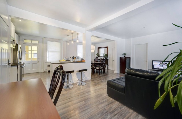 5 Bedrooms Location & 10 Minute Walk TO Old Québec