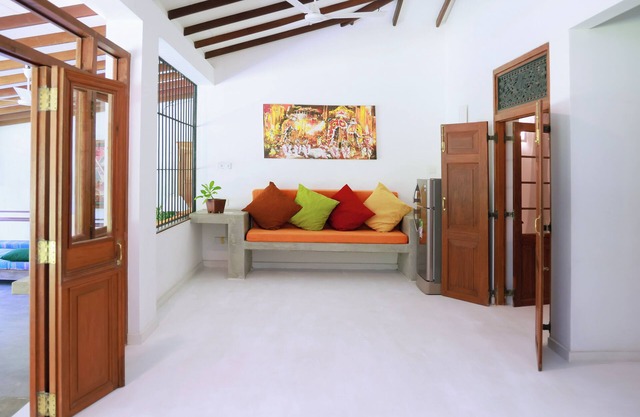 5 Bedrooms Villa- Sleeps 14. 1 minute walk to the beach. surfing spots close by.