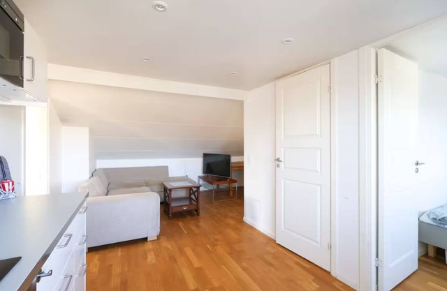 5 Beds - For Workers - Parking lot - Near Volvo