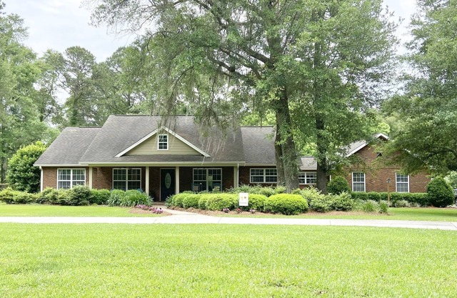 5 BR Clean and Comfortable Ranch Style Home