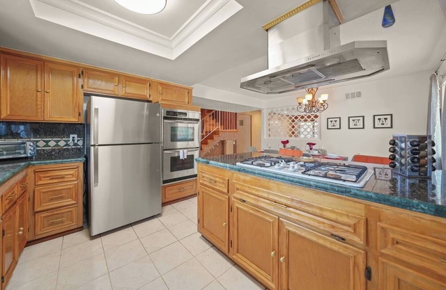 5 BR Jacuzzi | 12 mins to Disney | Knotts | Beach