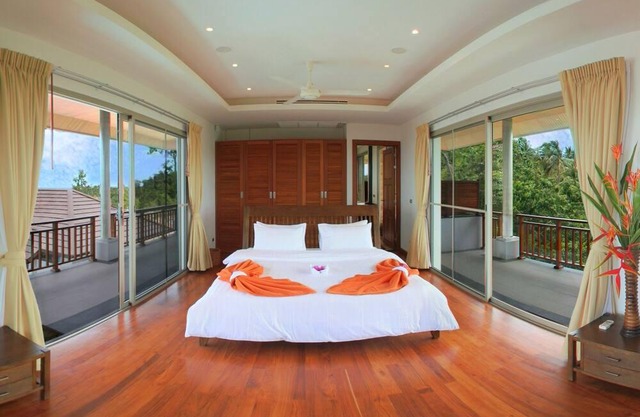 5 BR Sea View Private Pool Sunset & Sunrise Villa Short Walk to Choeng Mon Beach