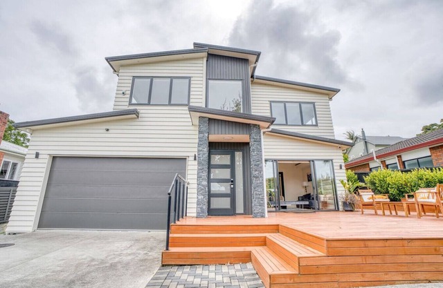 5 BRM Luxurious Bungalow - Epsom