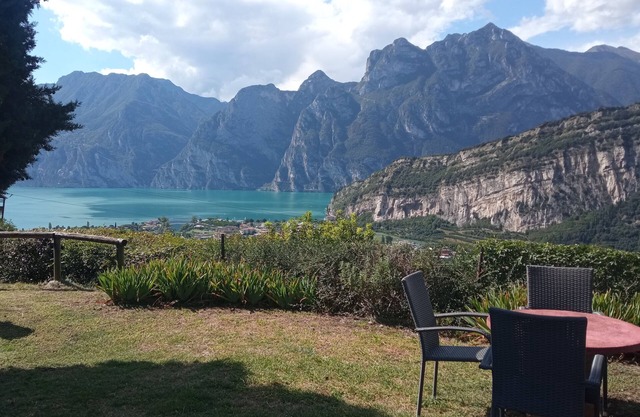 5 - Double with garden view overlooking the lake Torbole