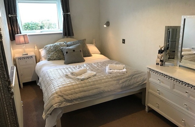 5* Luxury Welsh stone Long Cottage with magnificent panoramic views