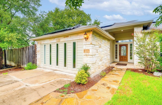 5 Mi to Lake: Cedar Park Home w/Outdoor Oasis