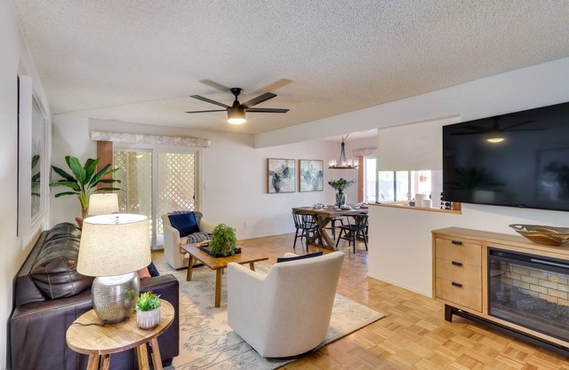 5 Mi to Ocotillo Golf Course: Chic Sun Lakes Home!