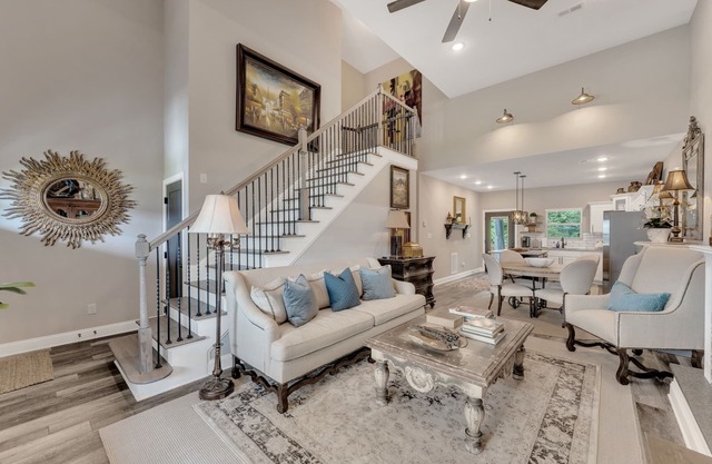 ⭐️5 miles to UT Campus⭐️New luxurious 4BR/3BA condo w/private backyard retreat!