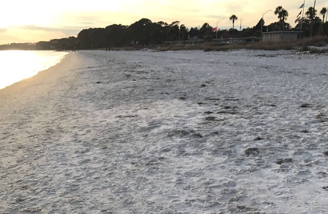 5 min from the beach!