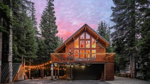5-Min to Slopes - 4BR with Private Creek