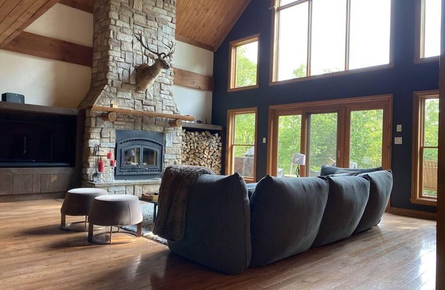 5 min to Tremblant Park and ski Resort. Ideal Retreat for Summer or Winter fun