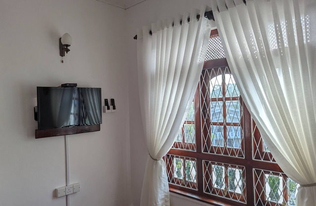 5 mins to beach. Affordable and comfortable stay !