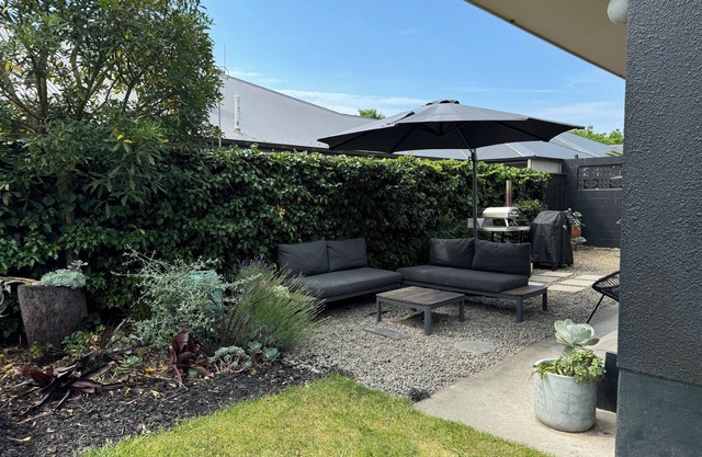 5 minute walk to village! Family home with spaces for everyone.