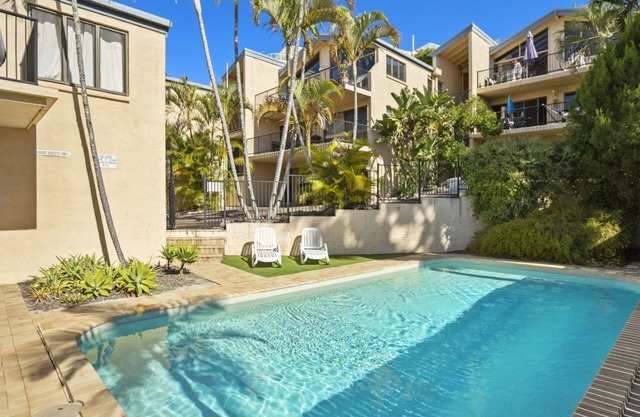 5 Minute walk to Hastings Street - Unit 9 Descola 6 Noosa Drive