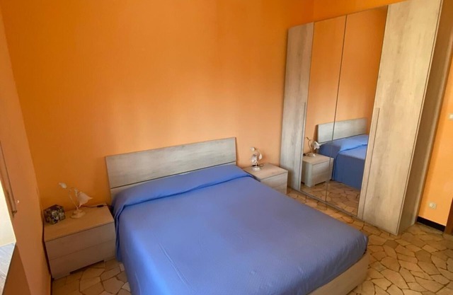 5 minutes from the Outlet, cozy complete vacation home for couples and families