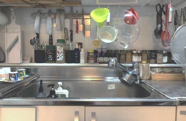 5 minutes from 3 metro stations, fully center located cozy & compact apt