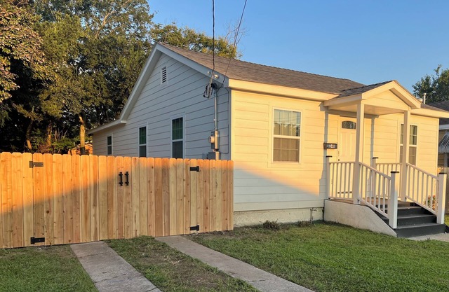 5 Minutes from Ferry and French Quarter