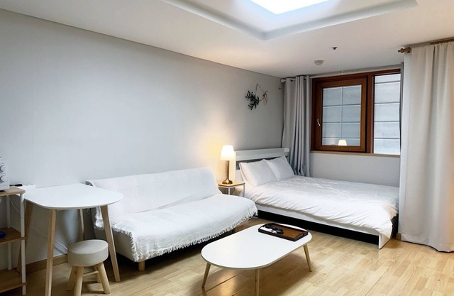 5 Minutes from Gangnam Station/A Cozy Healing Hideout in the Heart of the City