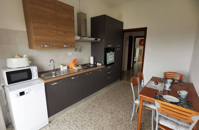5 minutes from the sea, airport, downtown and central station!