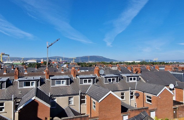 5 Minutes to Belfast City Centre, 4 double beds