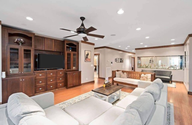 5 Minutes to Campbell - Clarksville Craftsman