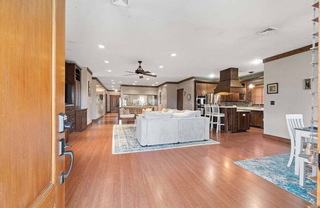 5 Minutes to Campbell - Clarksville Craftsman