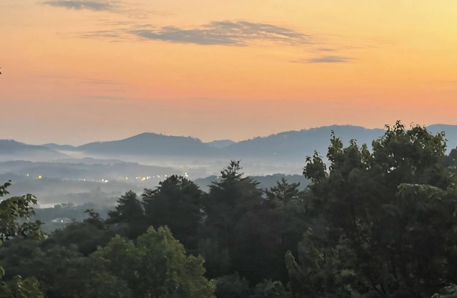 5 Minutes to National Park - Stunning Mountain Views in Wears Valley - Hot Tub