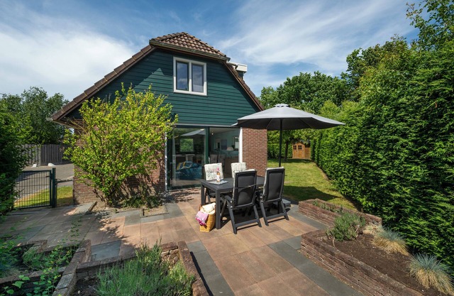 5 Minutes' walk from the beach on Lake Veere, child-friendly and a nice garden