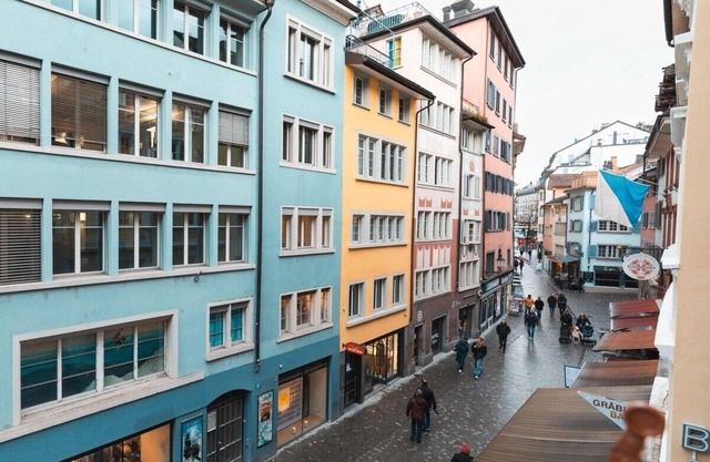 5 minutes walk to Zurich Main Train Station. City Center Apt. in Old town Zurich