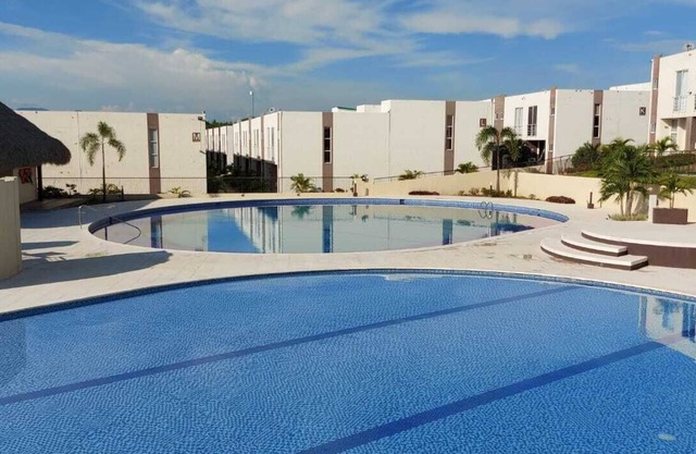 5 minutos de Girardot, casa nuenva amoblada con aire acondicionado