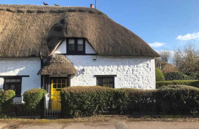 5 PACKHORSE, pet friendly, character holiday cottage in Purton