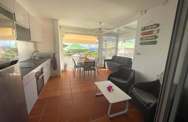5-person apartment Anse des Rochers near beach and sea view