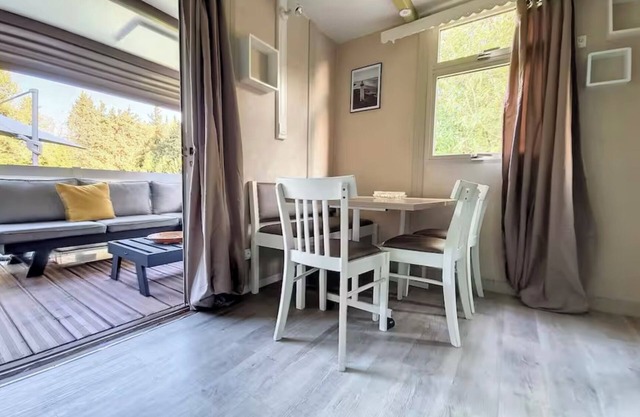 5-person chalet with pool in the Avignon countryside
