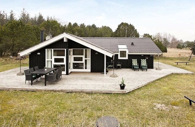 5 person holiday home in Ålbæk
