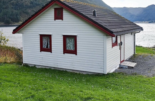 5 person holiday home in Selje