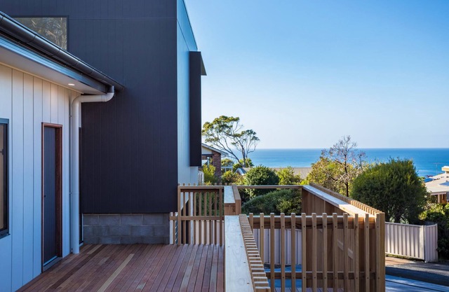 5 Point Retreat - 3 bedroom home with ocean views- 3+ nights